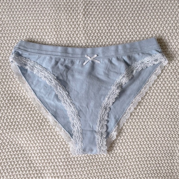 BRANDY MELVILLE - Baby Blue Lace Underwear - Picture 3 of 5